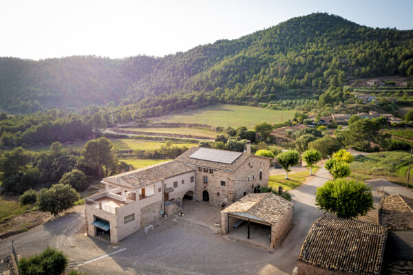 Vista panoràmica de la casa rural Can Fontanelles a Castellfollit del Boix
